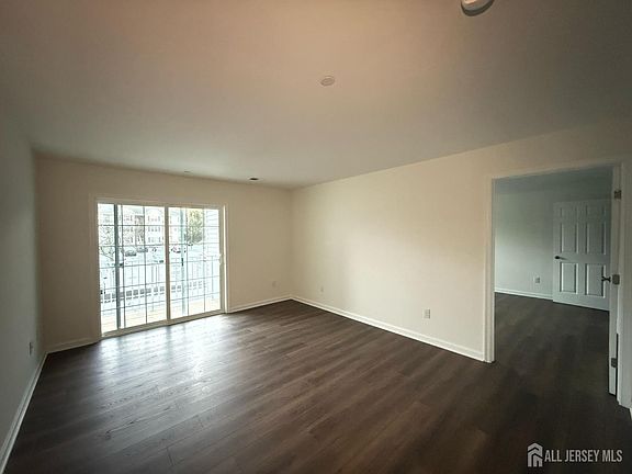 5th image of 1225 Waterford Dr
