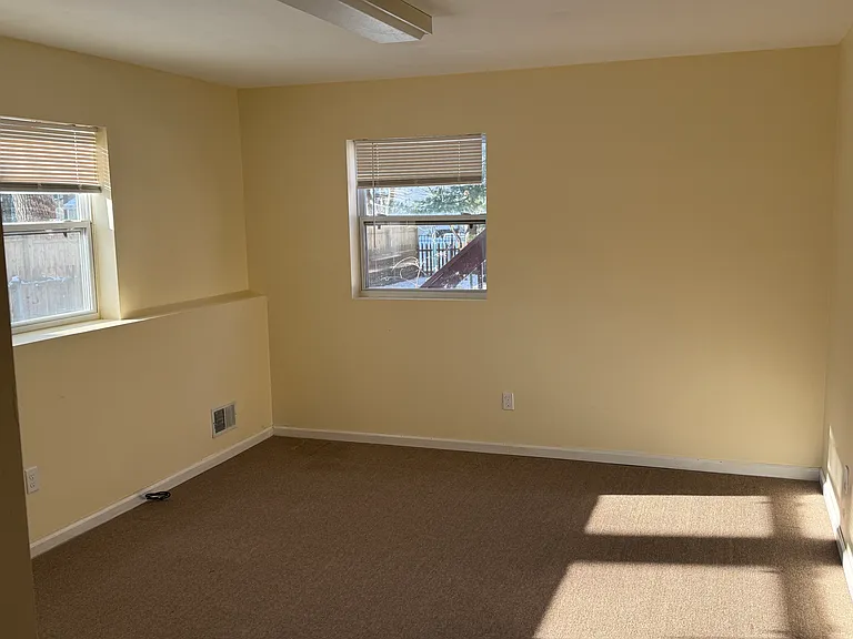 319 Meadowlark Dr — Photo 8