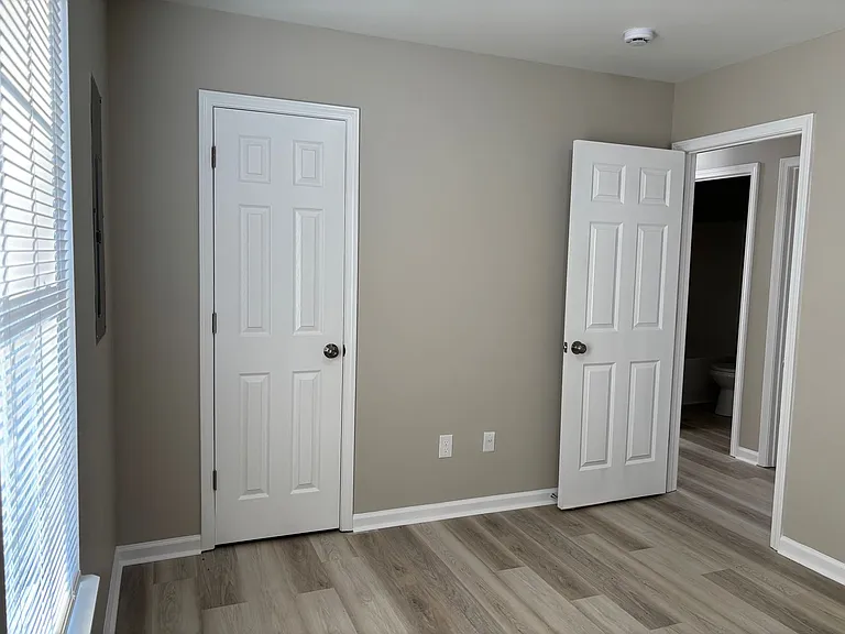 215 Paramount St — Photo 9