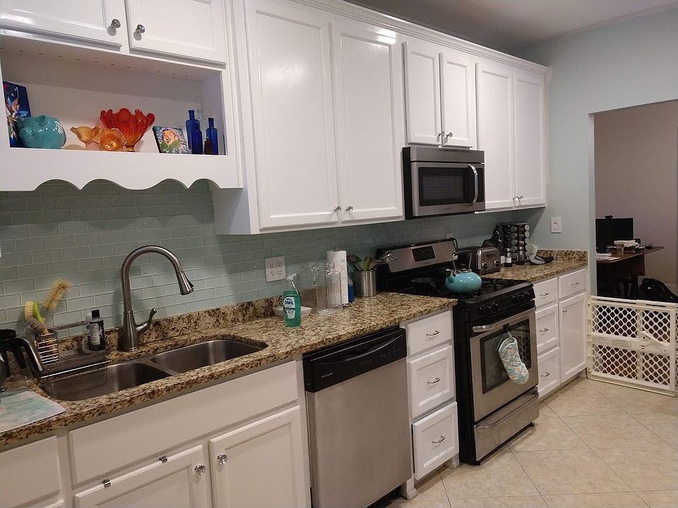 2nd image of 426 E 50th St