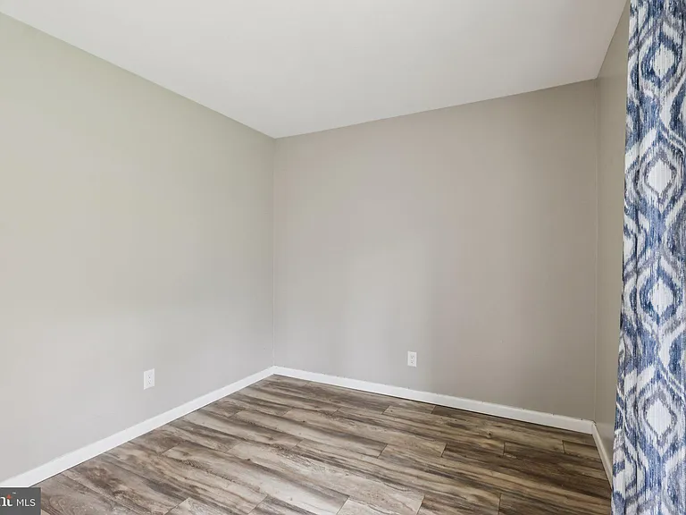 165 Wyndham Pl — Photo 18