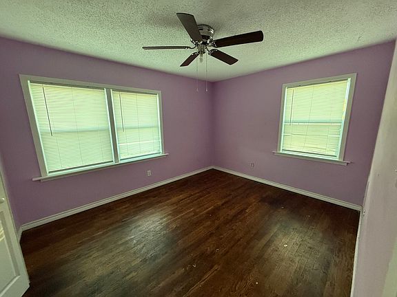 3rd image of 3701 N Everglade Ave
