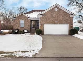 1572 Sadie Ln, Louisville, KY 40216
