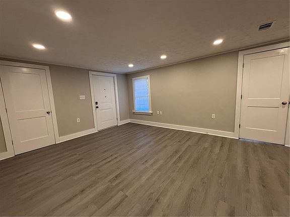 4th image of 2612 Longleaf Dr