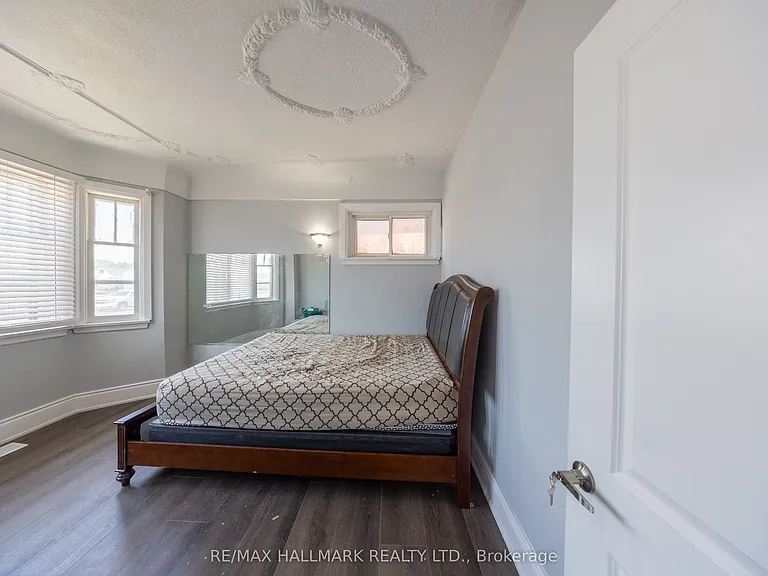 559 Ritson Rd S — Photo 8