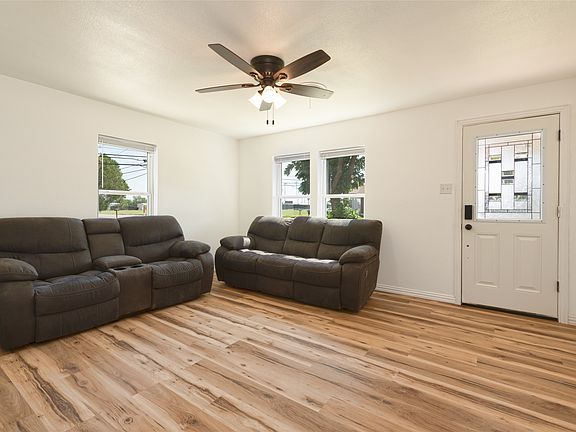 3rd image of 2498 Grape St