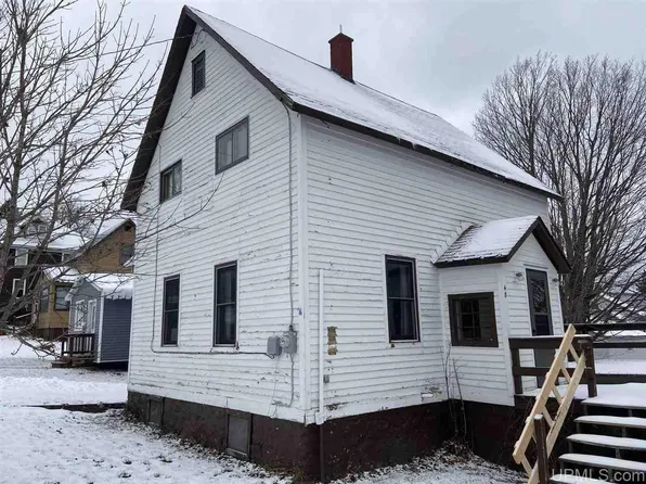48 2nd St, South Range, MI 49963