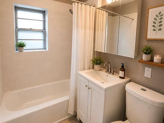 5th image of 640 Franklin Ave APT 2F