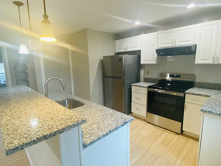 860 Windsor Ave #1 — Photo 11
