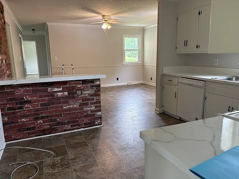 328 Lookout Dr — Photo 7