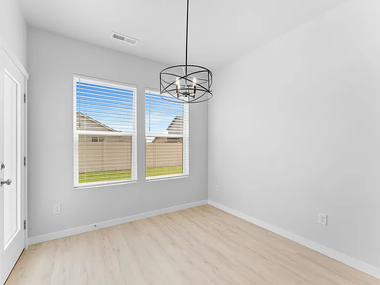 510 Waverly Ave — Photo 11