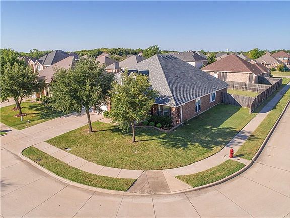 2nd image of 2723 Forest Lake Dr
