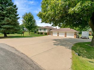 5330 Pine Cone Ln, Carver, MN 55315