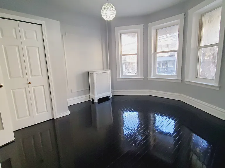 209 Grant Ave #1E — Photo 2
