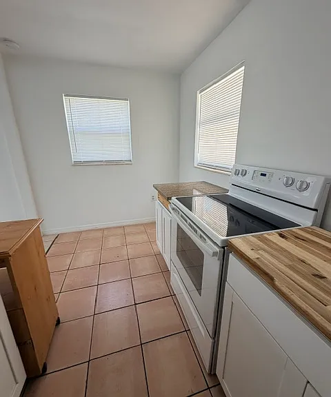 936 Lakeview Dr — Photo 7