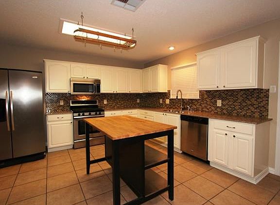 4th image of 2001 Parksville Way