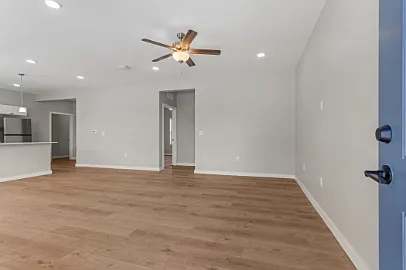 2 bed, 1000 sqft, $1,525 — Photo 2