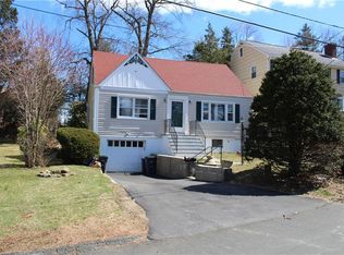 20 Upland Ter, White Plains, NY 10604