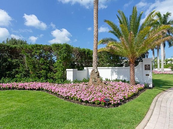3rd image of 1601 Gulf Shore Blvd N APT 21