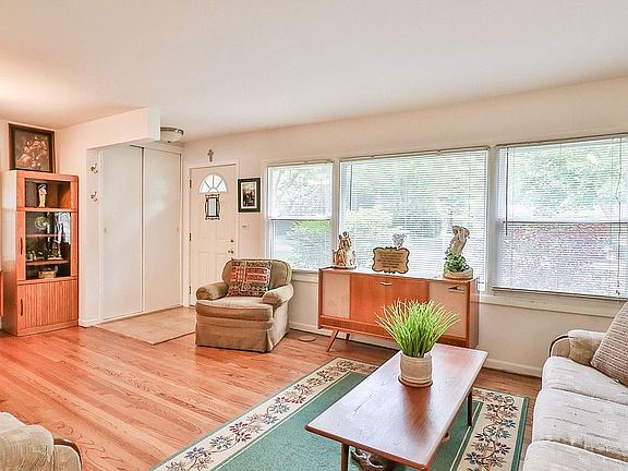 4th image of 283 N Ashland Ave