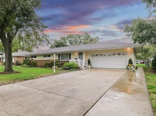 6 Grandview Dr, Normal, IL 61761