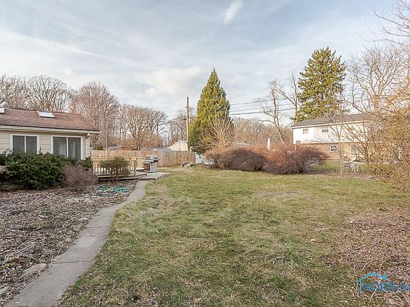 3rd image of 1913 Oaklawn Dr