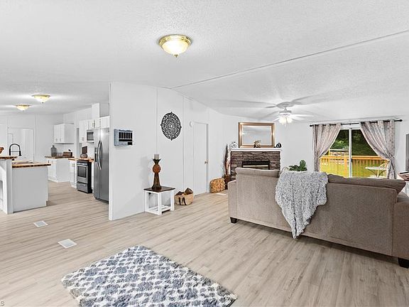 4th image of 1100 Sandy Ln