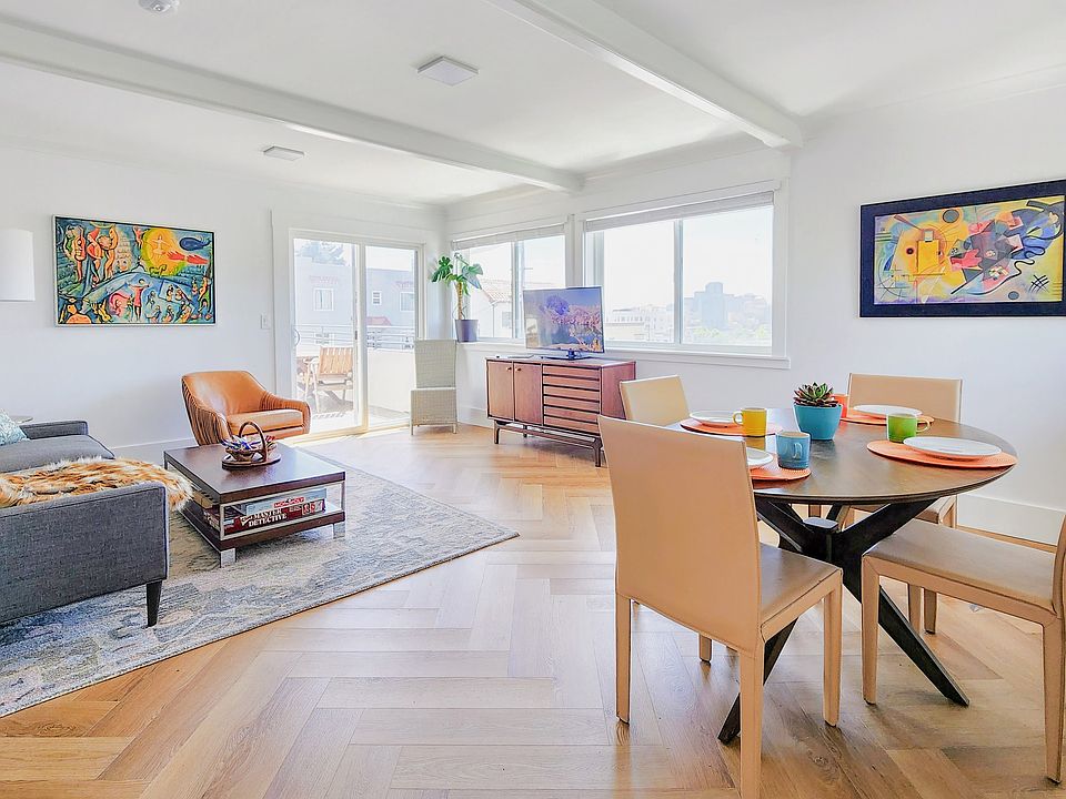 Living-Dining toward balcony