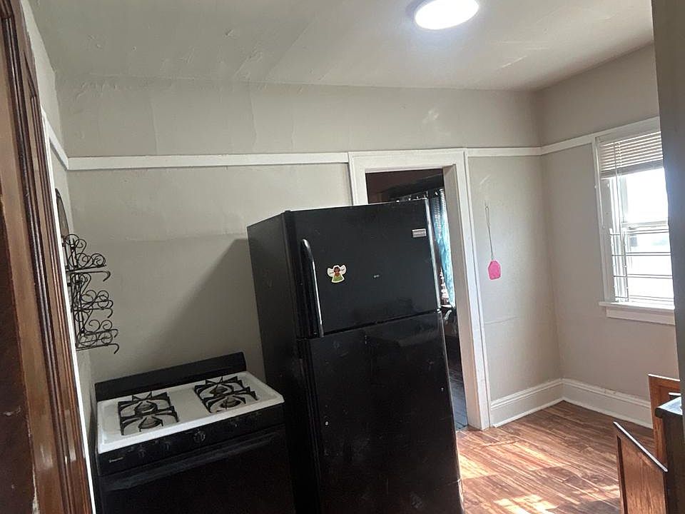 1st image of 1216 Lakefront Ave #2