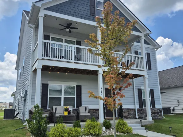 205 Gunnersbury Dr, Lebanon, TN 37087