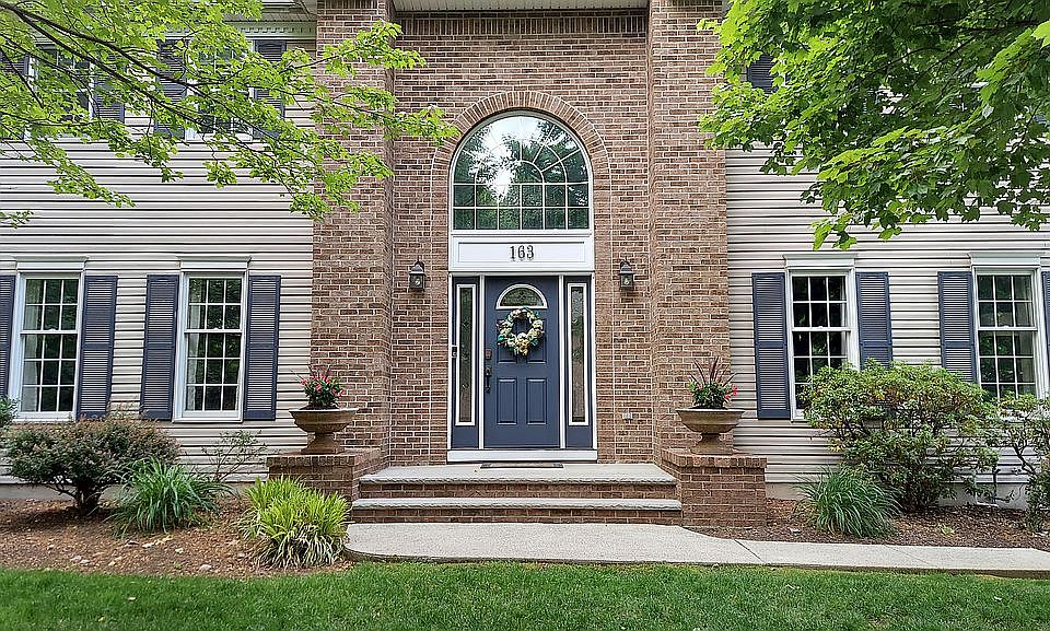 1st image of 163 Chamberlain Pl