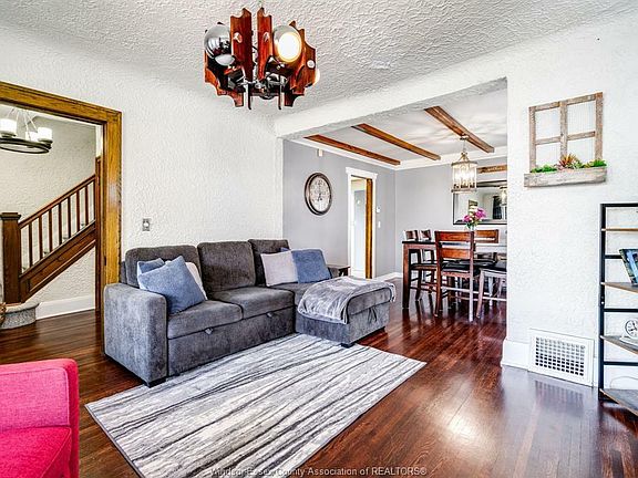 4th image of 1092 Campbell Ave