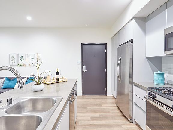 4th image of 1515 Colby Ave #219