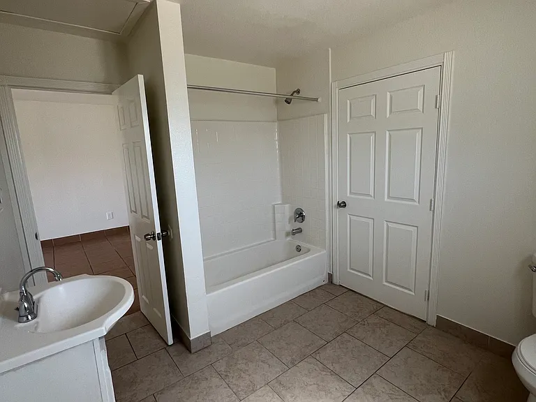 1125 Elder Ave #1 — Photo 7