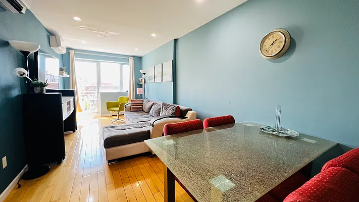 Rented by Project Queens LLC | media 23