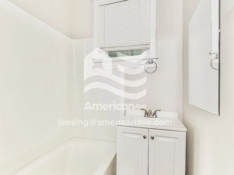 327556_010_wm_-_main_bathroom_13040964.jpg