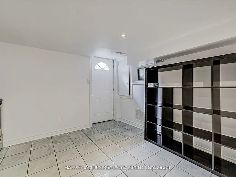 184 Cedric Ave #LOWER — Photo 11
