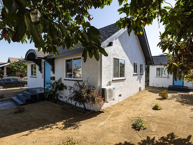 This is a duplex; there is a detached rental unit in the backyard where the property manager lives.