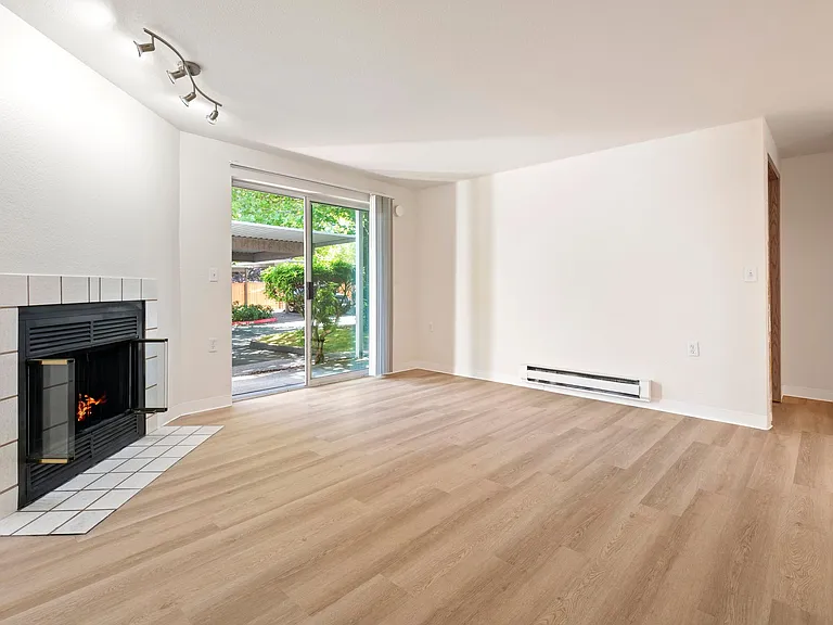 Glenbrook Apartments — Photo 11