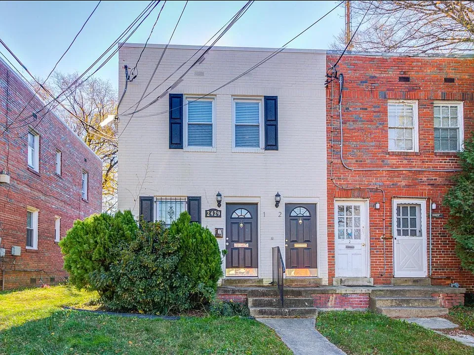 2429 Irving St SE #1