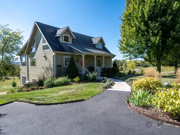 7 Saddleback Rd, Galena, IL 61036