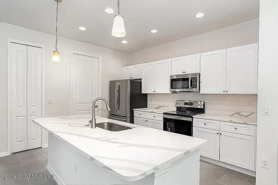4 bed, 2030 sqft, $2,600 — Photo 3