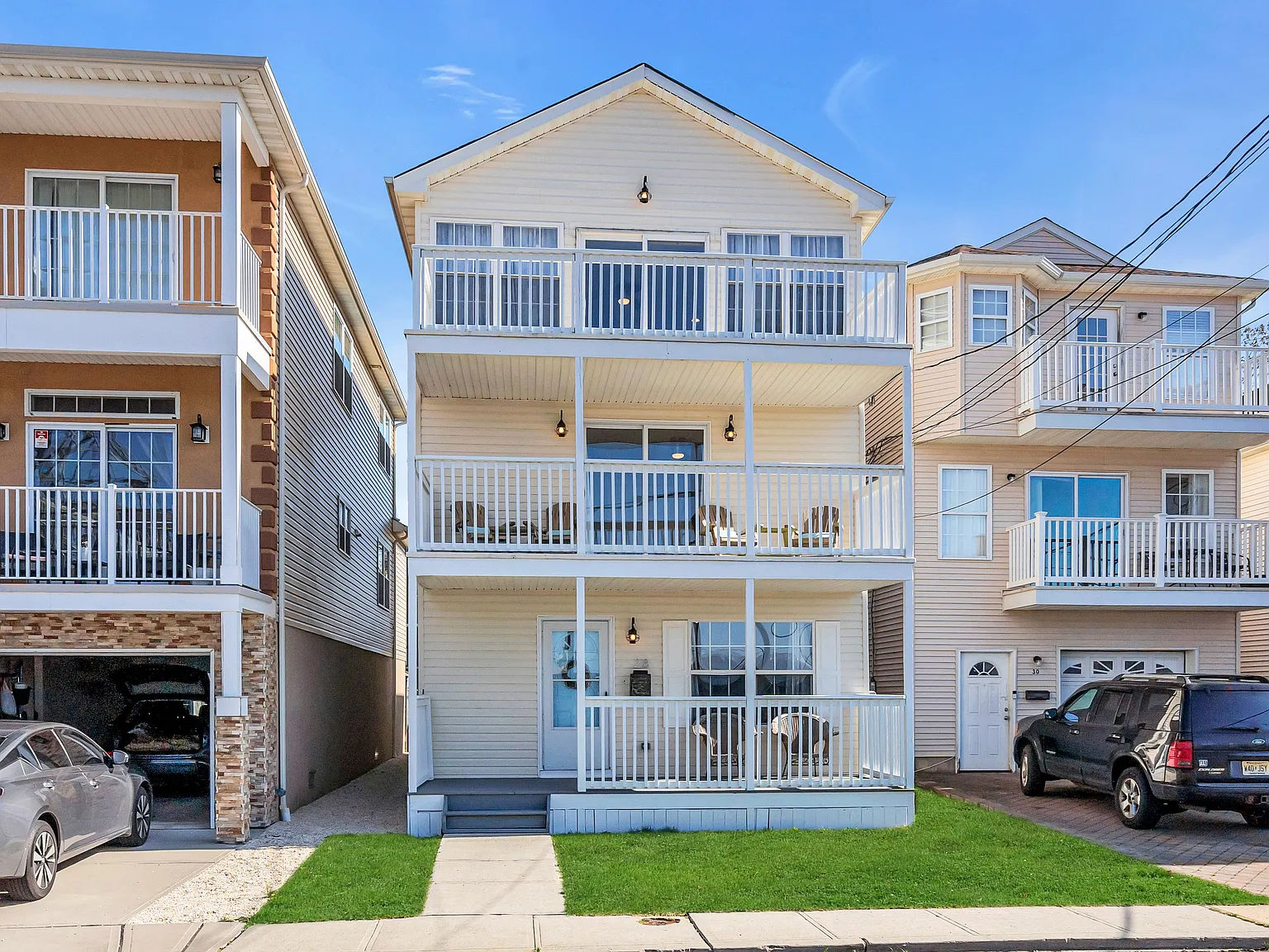 28 Bay Ave — Photo 1