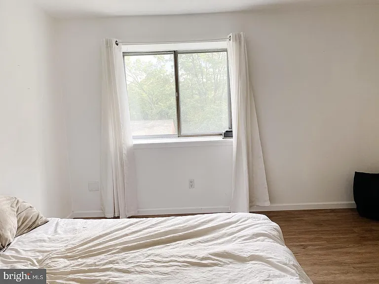 910 Valley Dr — Photo 12
