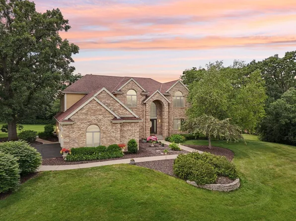215 Augusta WAY, North Prairie, WI 53153