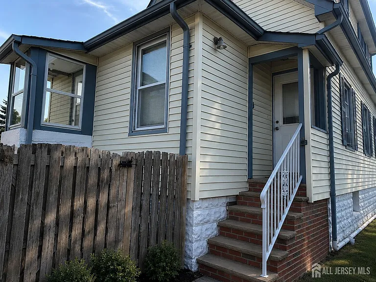 66 Alcoa Ave — Photo 2