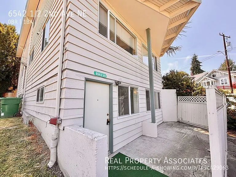 6542 1/2 2nd Ave NE — Photo 1