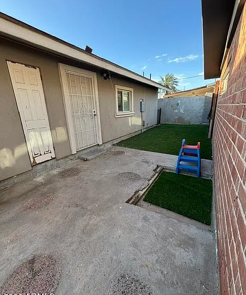 9406 N 5th Ave #B — Photo 3