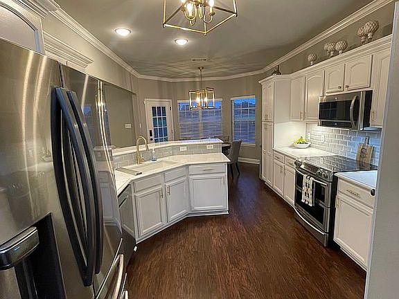 5th image of 13 Hall Dr