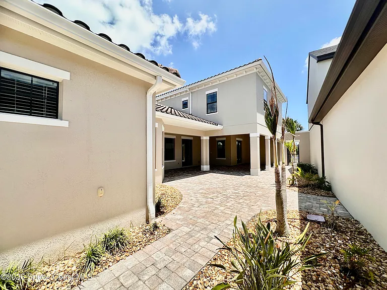 2523 Rodina Dr — Photo 25